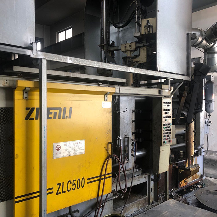 Come rimuovere le macchie di muffa sulla superficie dell'alluminio pressofuso?